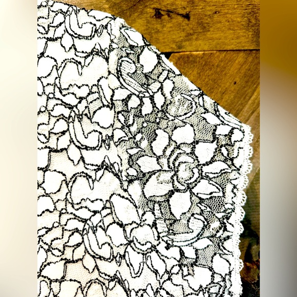 EUC Karl Lagerfeld Black&White Embroidered Lace Layered Top - Picture 8 of 15